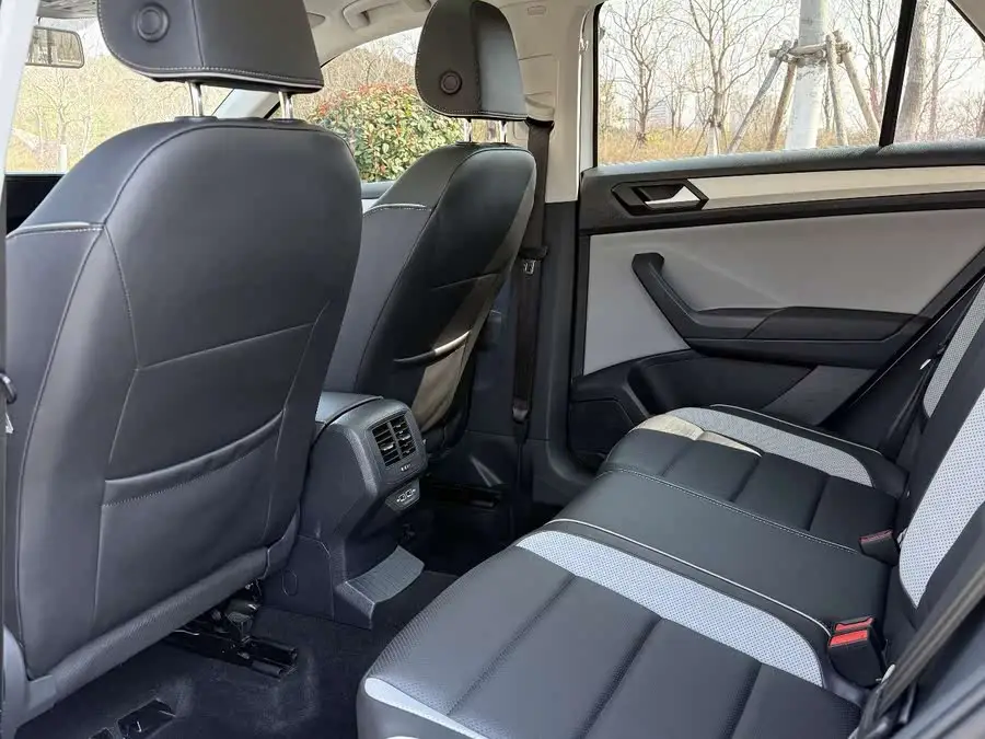 T-ROC 2023 نموذج 280TSI DSG دفع ثنائي إصدار الزمن