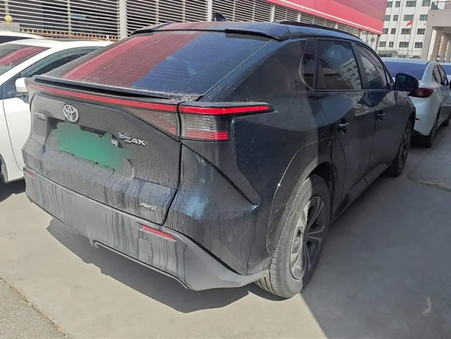 فاو تويوتا bZ4X 2022 نسخة الأداء العالي ذات الدفع الرباعي