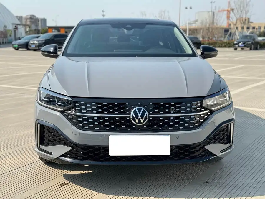 لانغ ي 2023 300 TSI DSG نسخة الأبد الكوني