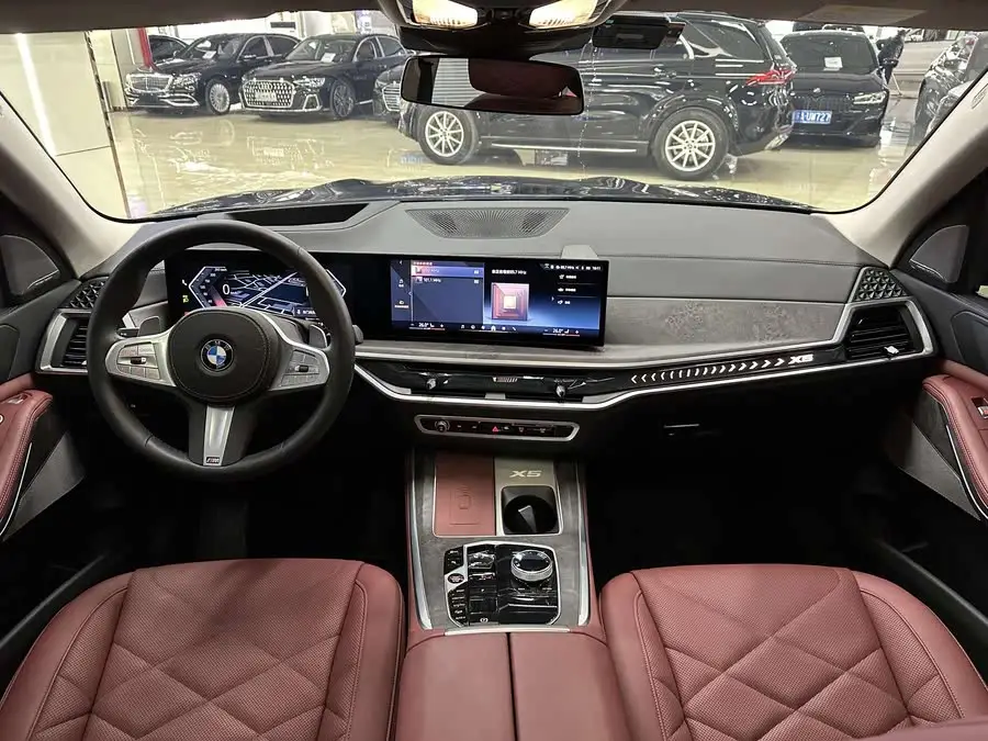 بي إم دبليو X5 2023 xDrive 30Li حزمة M الرياضية الفاخرة