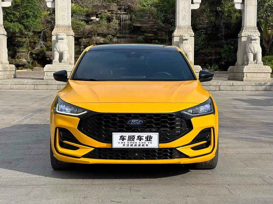 2022 فورد فوكس 2.0 إيكو بوست 180 أوتوماتيكي ST لاين