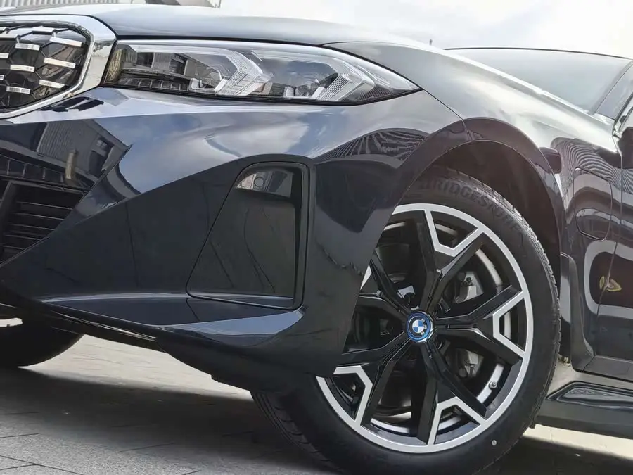 بي إم دبليو i3 2024 eDrive 35 L