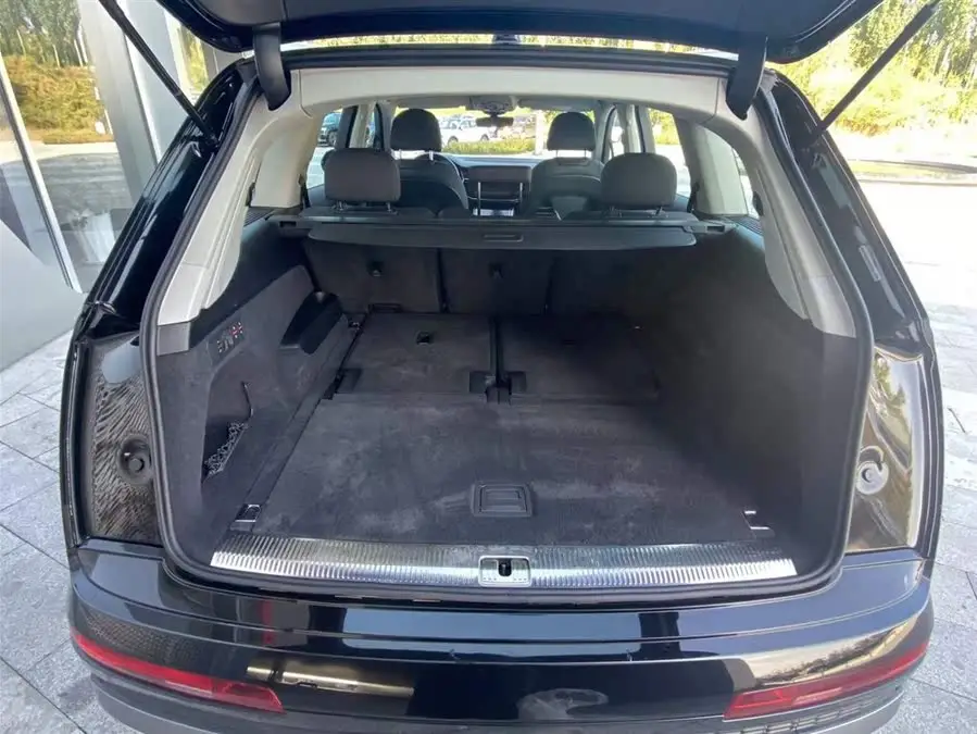 Audi Q7 2023 55 TFSI quattro S line Sport