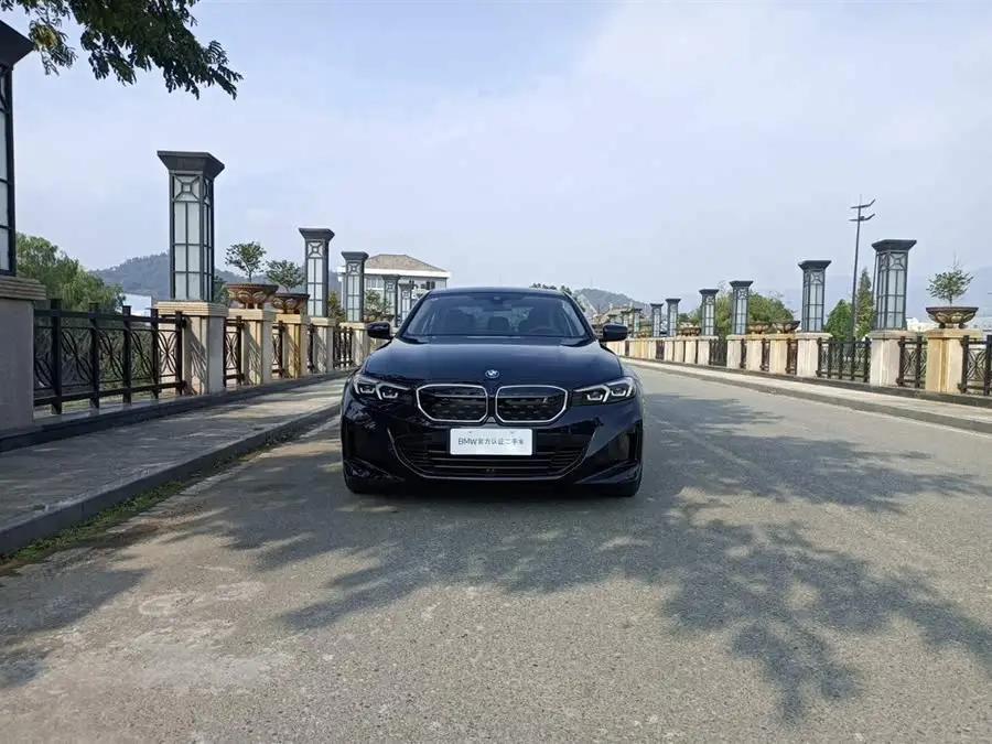 بي إم دبليو i3 2024 طراز eDrive 40 L مجموعة الليل