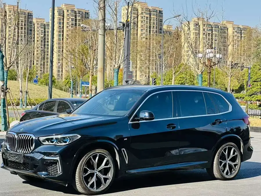 بي إم دبليو X5 2022 xDrive 40Li حزمة M الرياضية الحصرية
