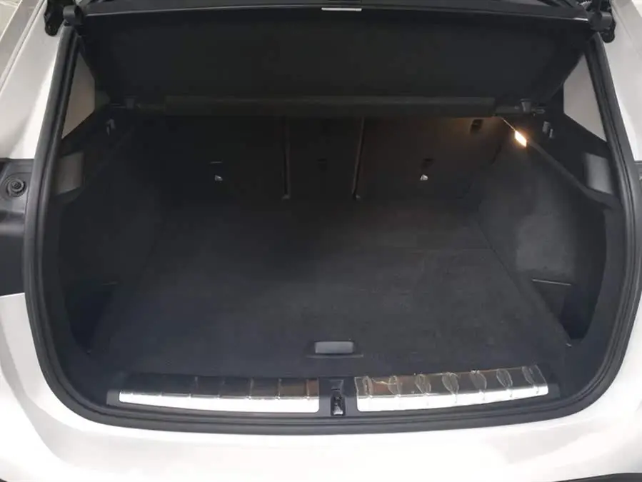 بي إم دبليو X1 2020 sDrive20Li الطراز الأنيق