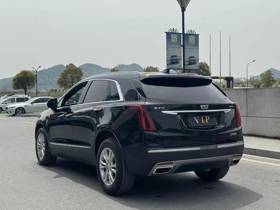 كاديلاك XT5 2023 2.0T الدفع الأمامي الفاخر