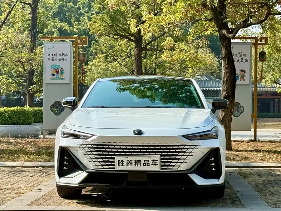 Changan UNI-V 2023 1.5T Premium