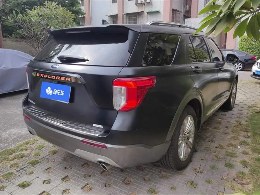 مستكشف 2020 إيكوبوست 285 النسخة تيتانيوم للدفع الرباعي 7 مقاعد