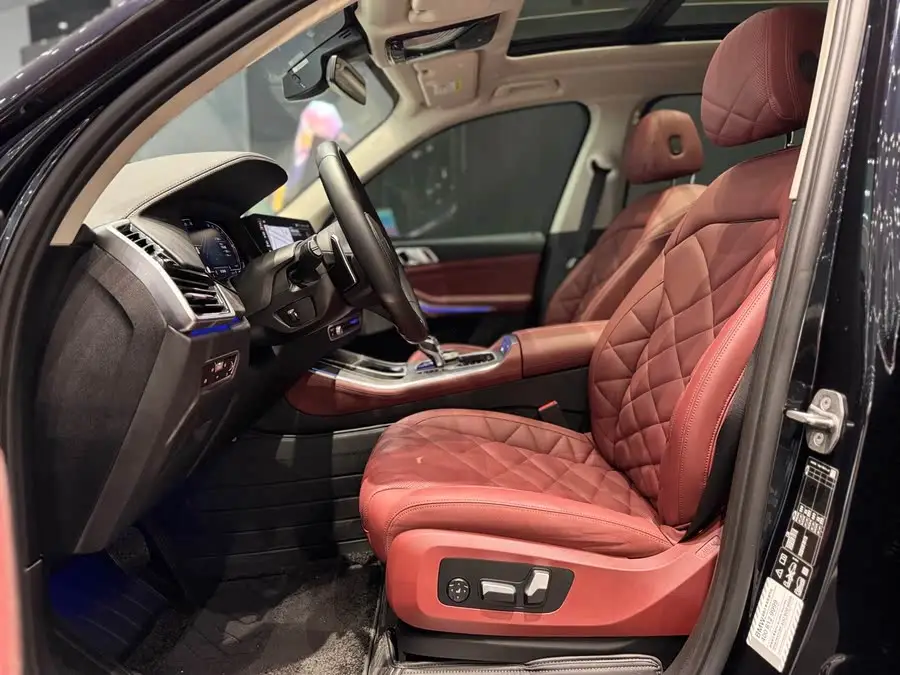 بي إم دبليو X5 طراز 2022 محدث xDrive 30Li حزمة م الرياضية