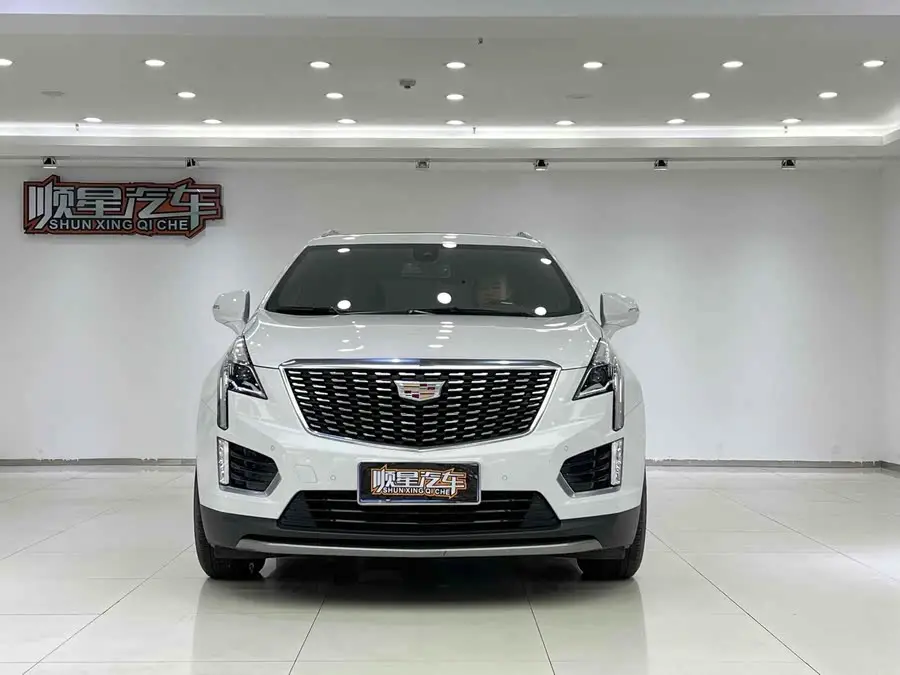 كاديلاك XT5 2021 2.0T فاخرة بالدفع الأمامي