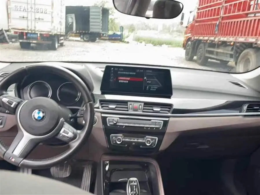 بي إم دبليو X1 2022 sDrive20Li الفئة الفاخرة