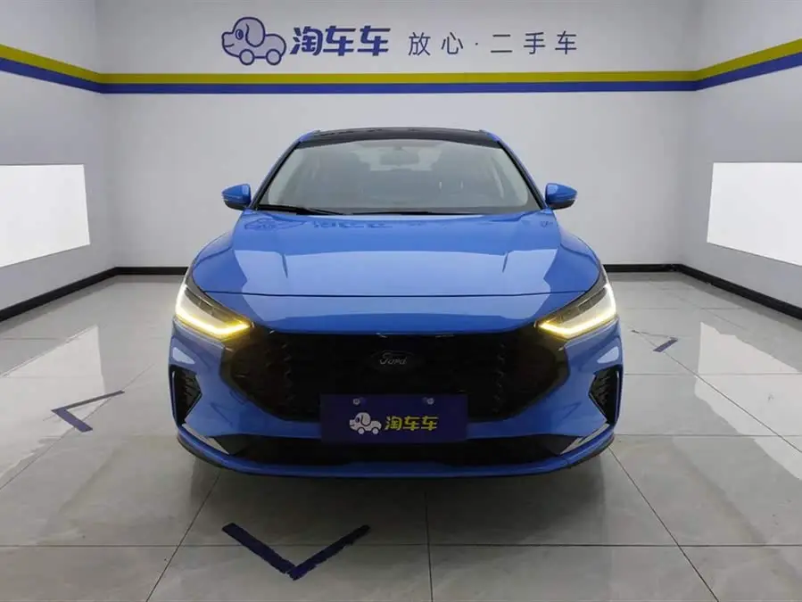 فورد فوكس 2022 سيدان إيكوبوست 180 أوتوماتيكي سباق