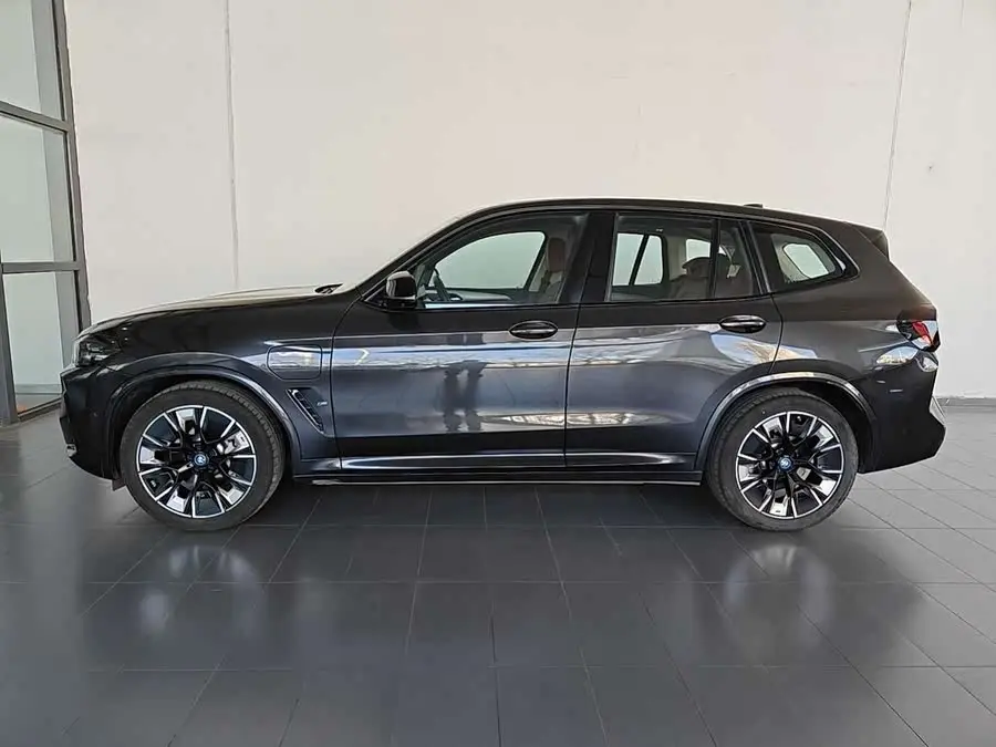 BMW iX3 2023 Model Leadership Version