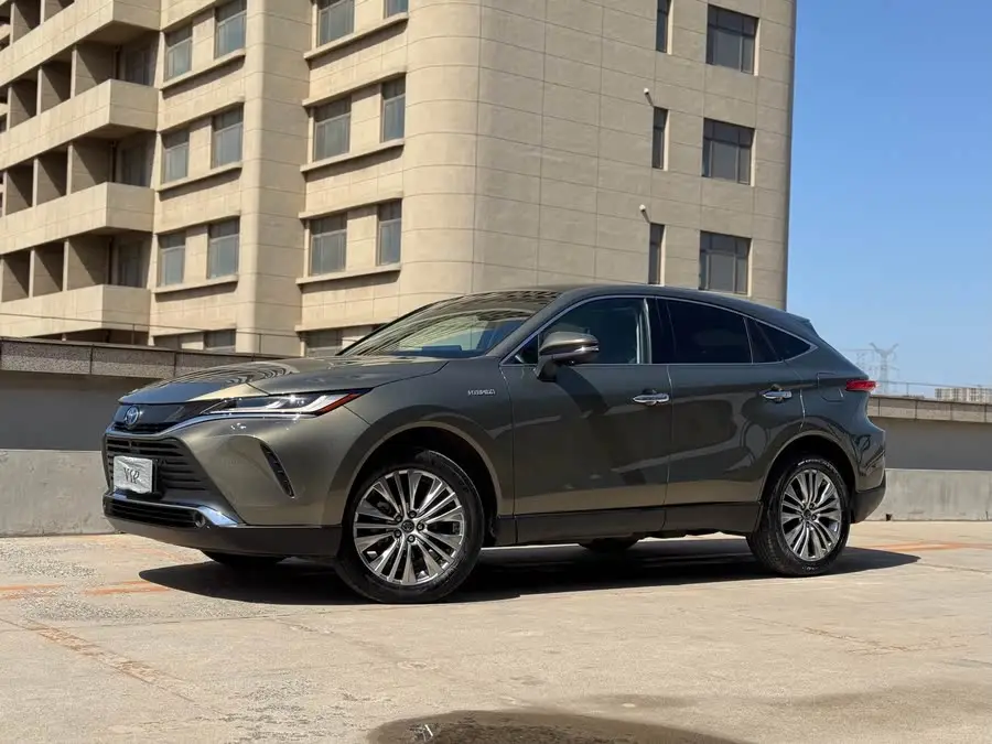 2022 تويوتا هاريير هايبرد 2.5 لتر CVT دفع رباعي نسخة رائدة