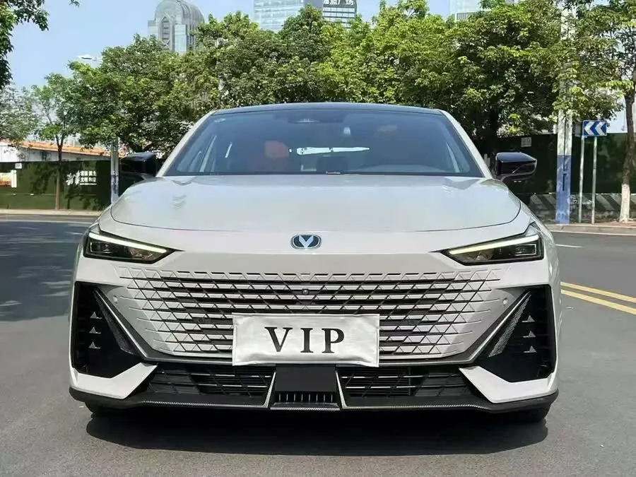 Changan UNI-V 2022 1.5T Smart Navigation Edition