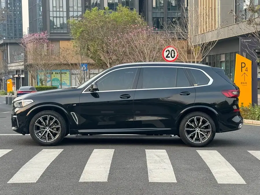 بي إم دبليو X5 2022 طراز محدث xDrive 30Li حزمة M الرياضية