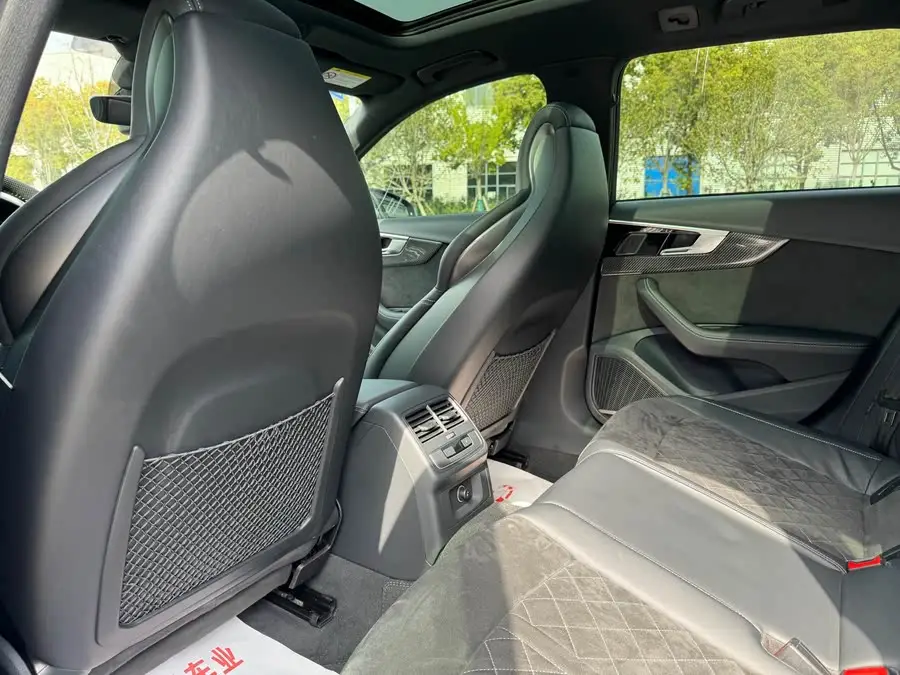 أودي RS 4 2021 طراز RS4 أفانت إصدار بلاك