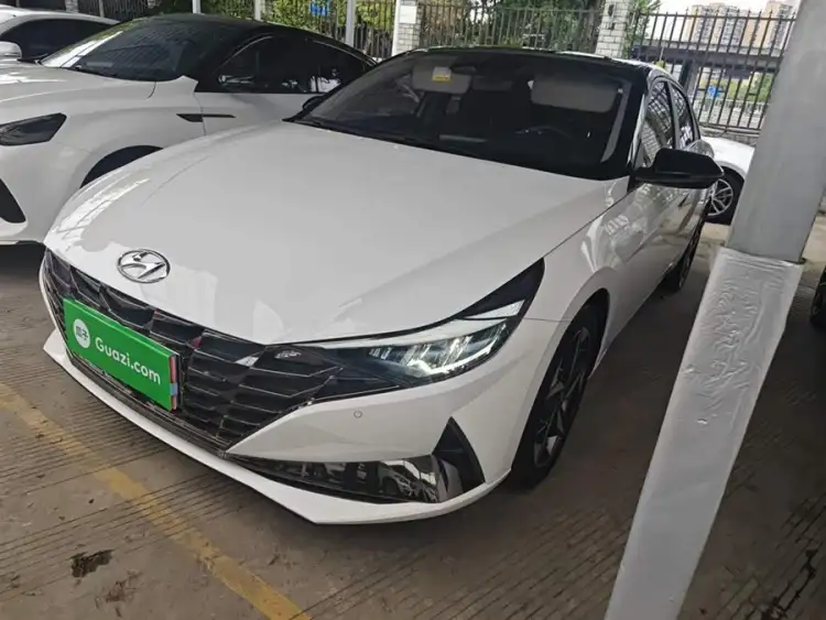 Elantra 2022 1.5L CVT LUX Premium Edition