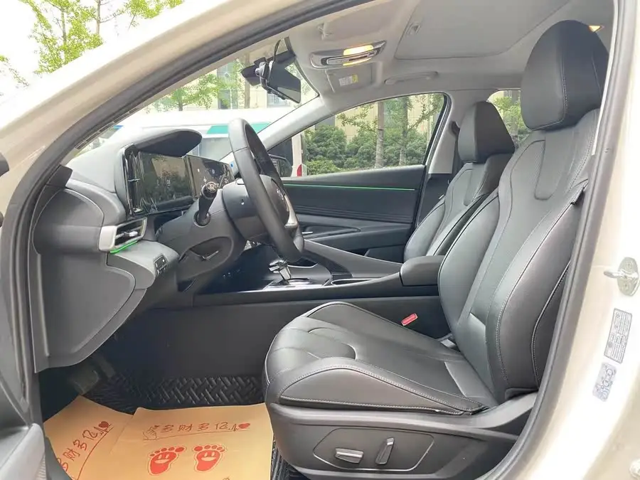 إلنترا 2022 1.5 لتر CVT لكس بريميوم