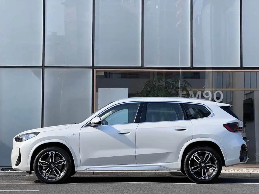 بي إم دبليو X1 2023 sDrive25Li حزمة رياضية M