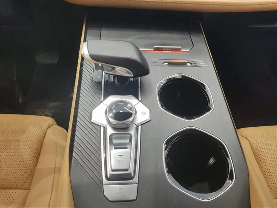 شانغن يوني كيه 2021 2.0T دفع رباعي بريميوم