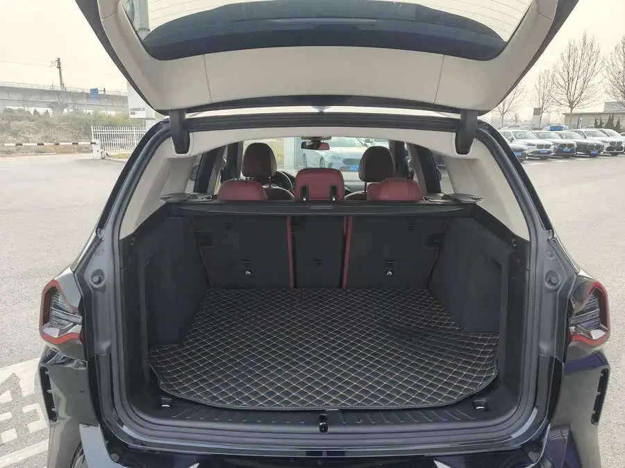 BMW iX3 2023 Leading Edition