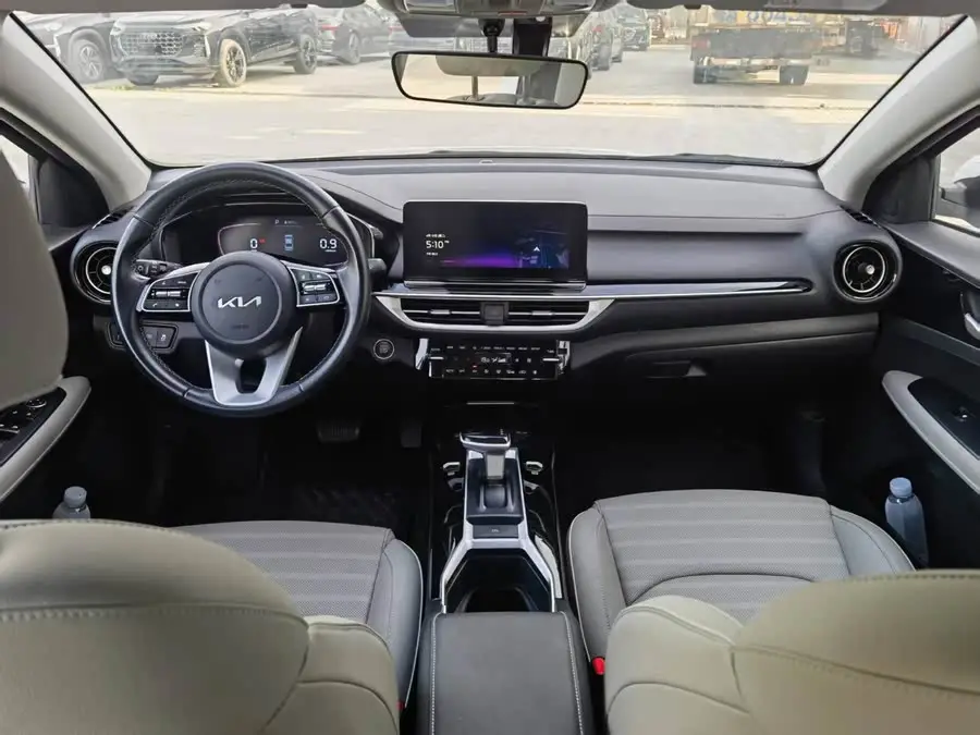 كيا K3 2023 نسخة فاخرة 1.5L CVT