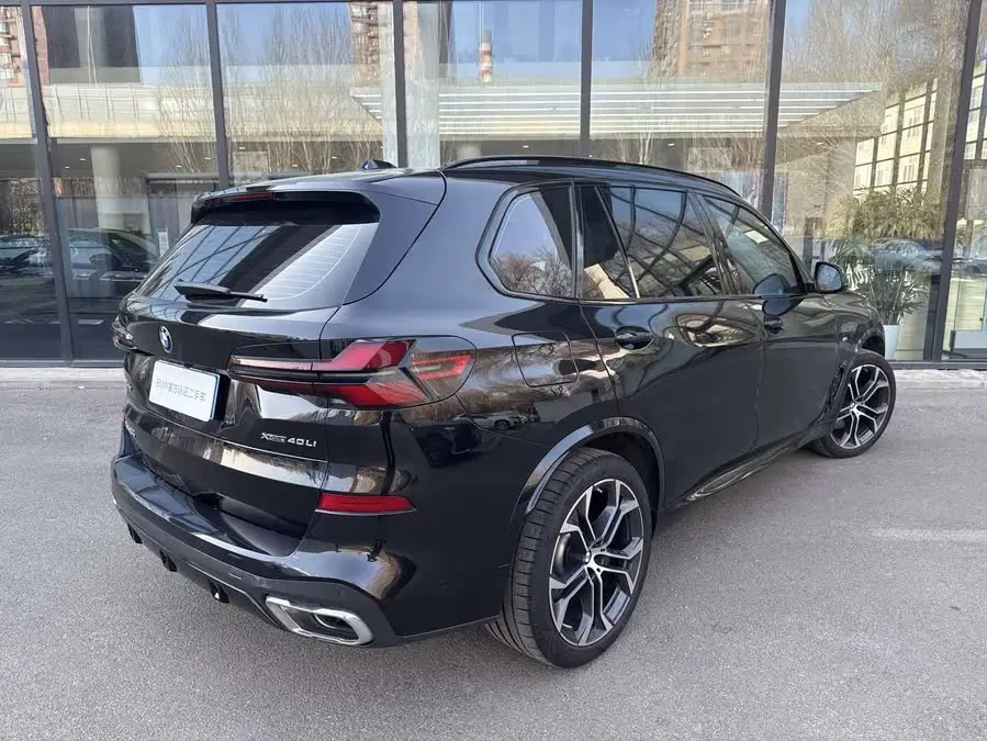 بي إم دبليو X5 2023 xDrive 40Li حزمة M الرياضية الليلية الحصرية