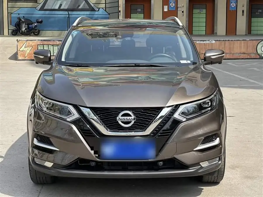 2021 نيسان قاشقاي 2.0 لتر CVT النسخة الفاخرة