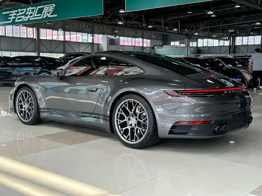 بورش 911 2023 كاريرا 3.0T