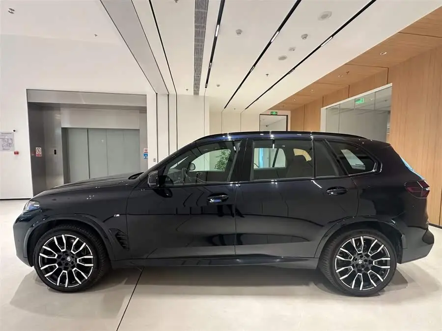 BMW X5 2023 xDrive 40Li M Sport Night Package