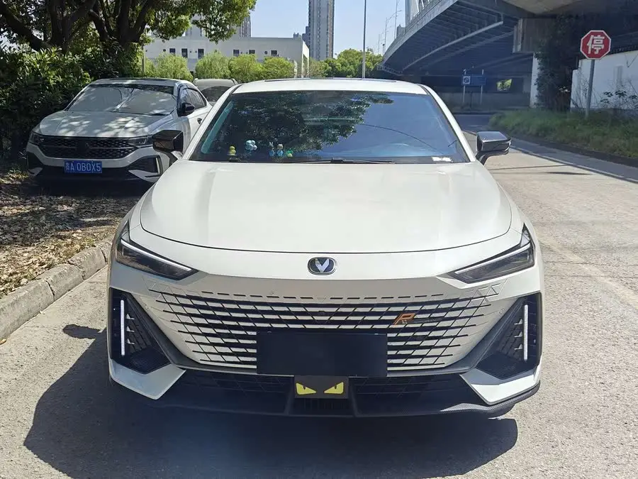 شانجان UNI-V 2022 1.5T الممتازة