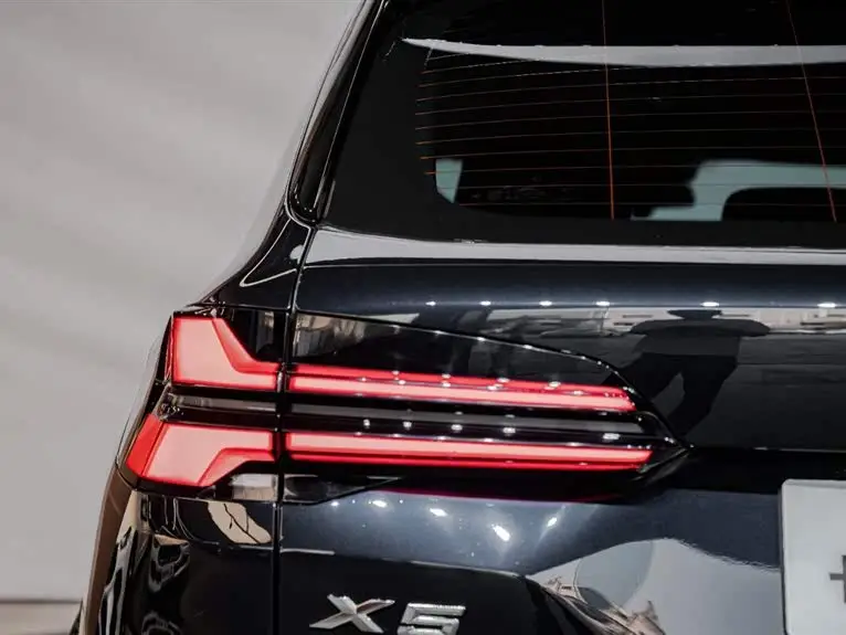 BMW X5 2023 xDrive 30Li Luxury M Sport Night Package