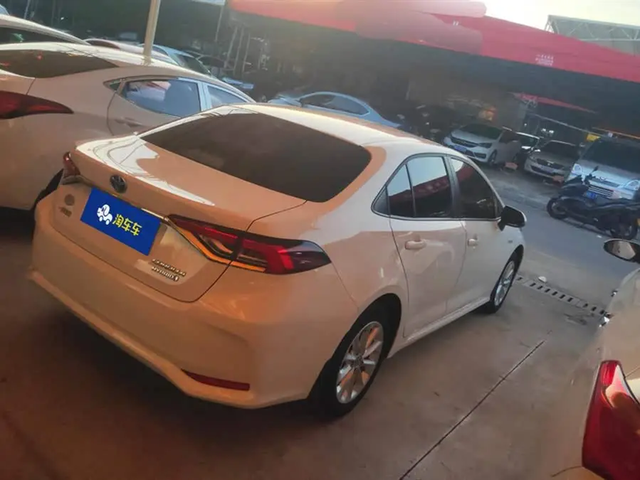 2021 كورولا هايبرد 1.8 لتر E-CVT النخبة