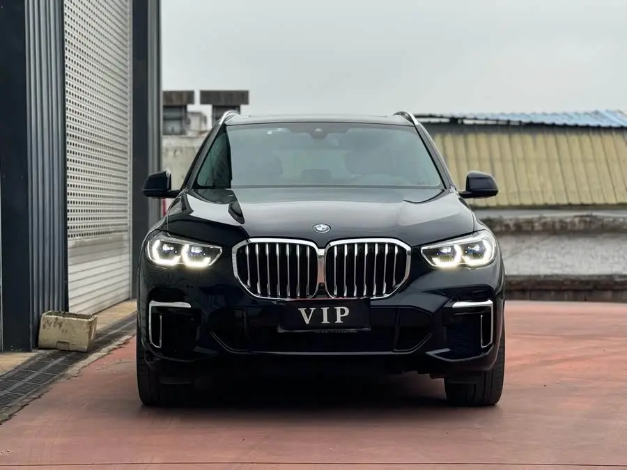 بي إم دبليو X5 طراز 2022 تحديث xDrive 30Li حزمة رياضية M