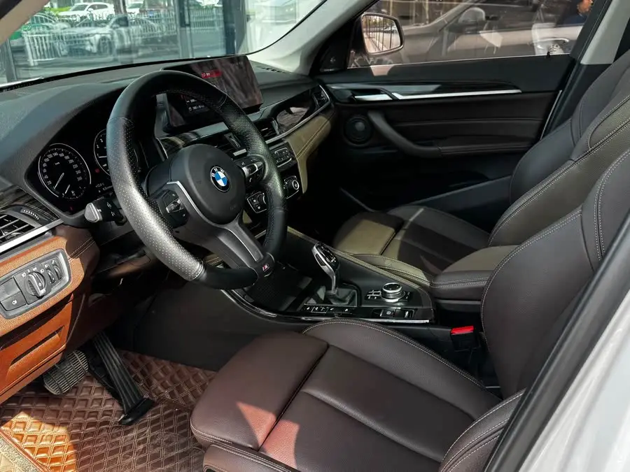 بي إم دبليو X1 2022 xDrive25Li الفاخرة