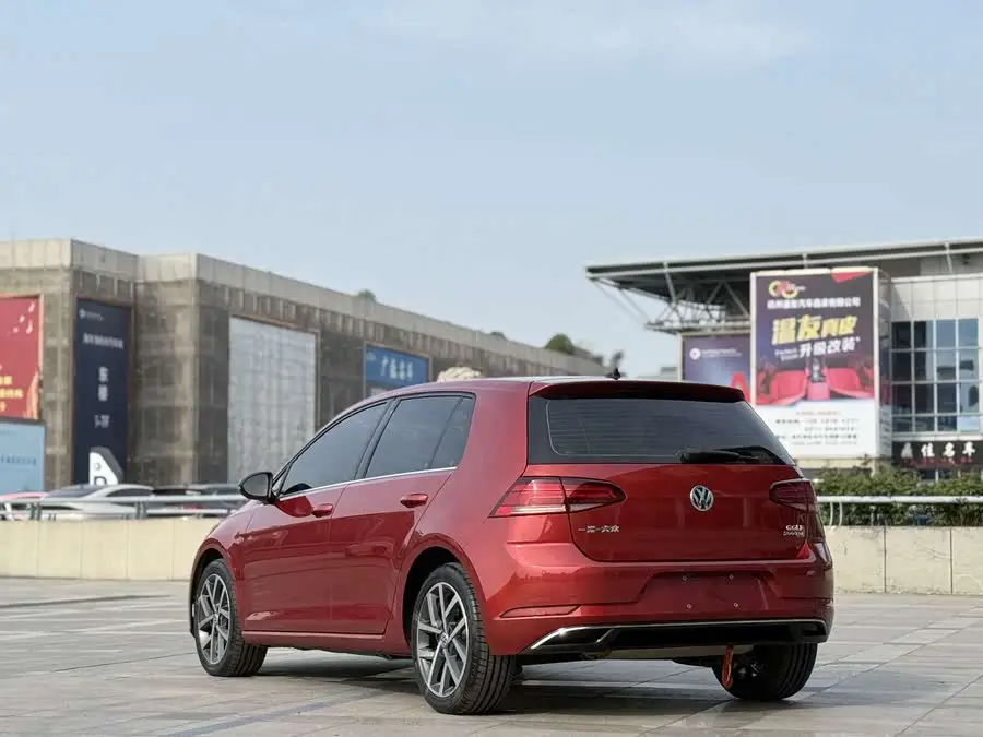 غولف 2020 نسخة الحب 200 TSI DSG نوع الراحة الإصدار الأساسي