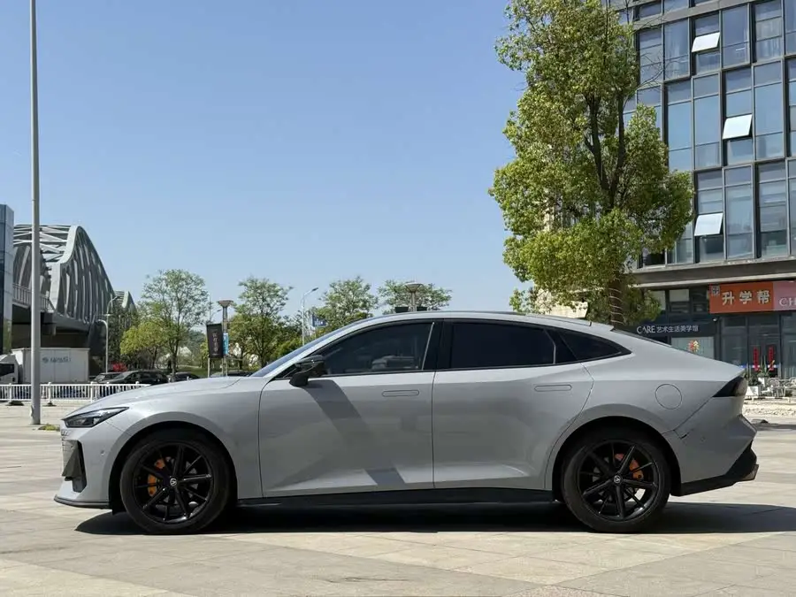 شانجان UNI-V 2022 1.5T التميز