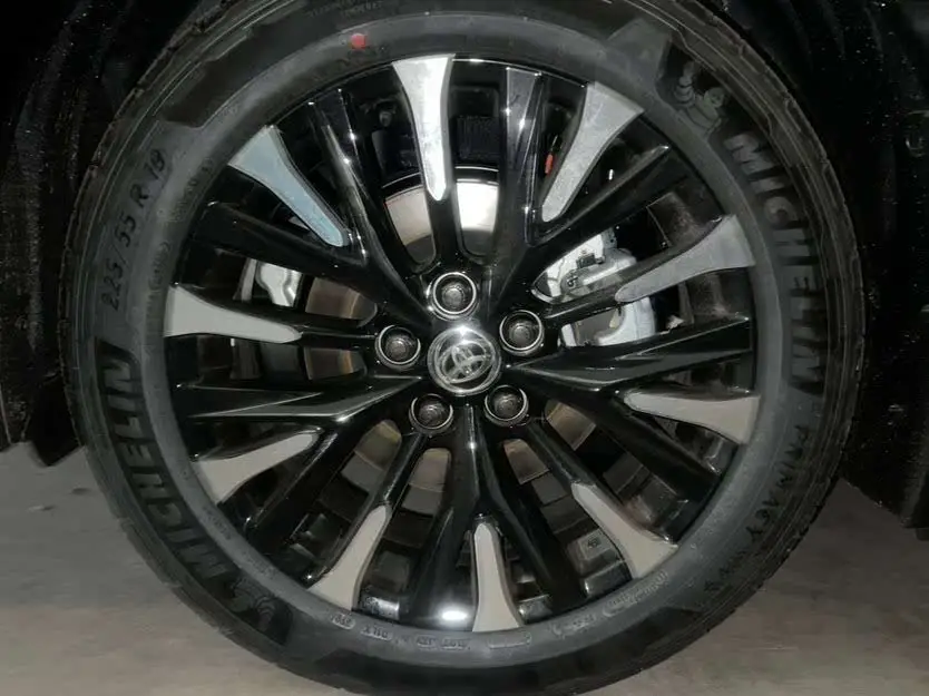 ألفارد 2024 هايبرد 2.5 لتر الفئة الممتازة