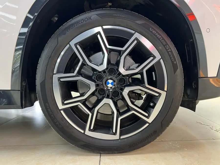 بي إم دبليو X1 2023 sDrive25Li X حزمة التصميم