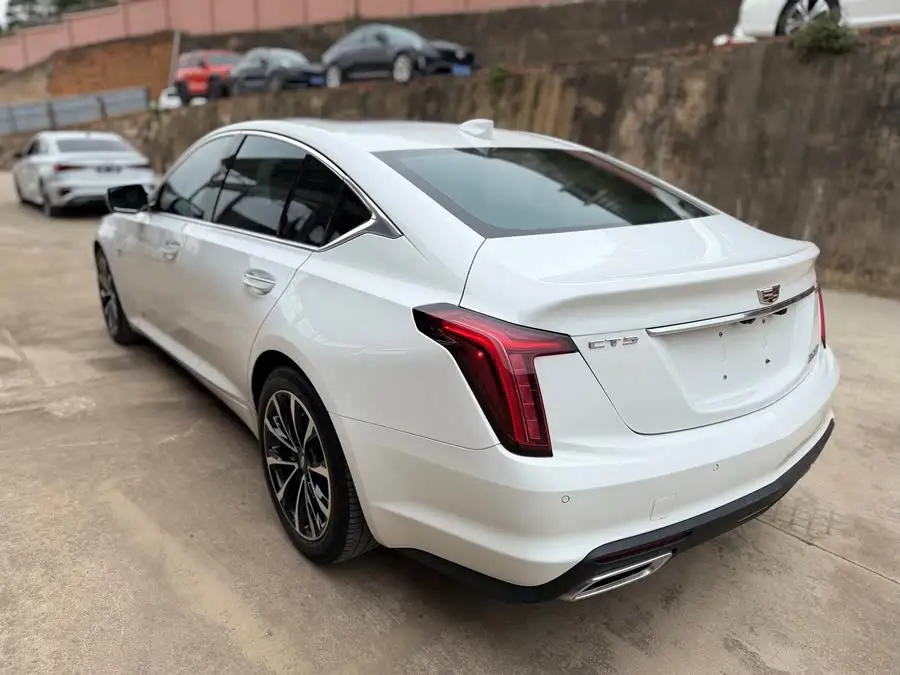 كاديلاك CT5 2022 28T فاخرة