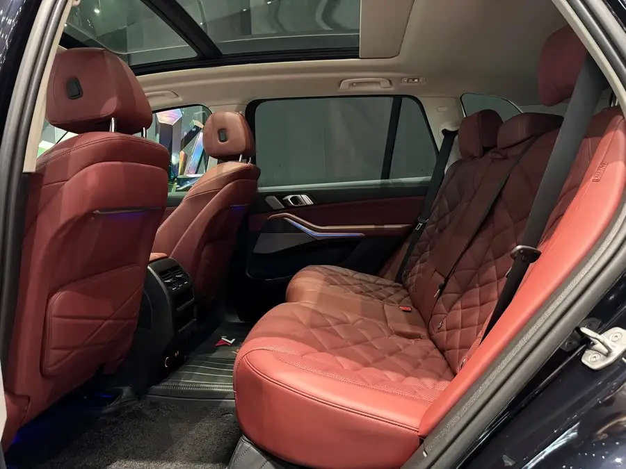 بي إم دبليو X5 طراز 2022 محدث xDrive 30Li حزمة م الرياضية