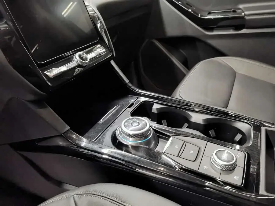 مستكشف 2020 إيكو بوست 285 إصدار تريند للدفع الرباعي 7 مقاعد