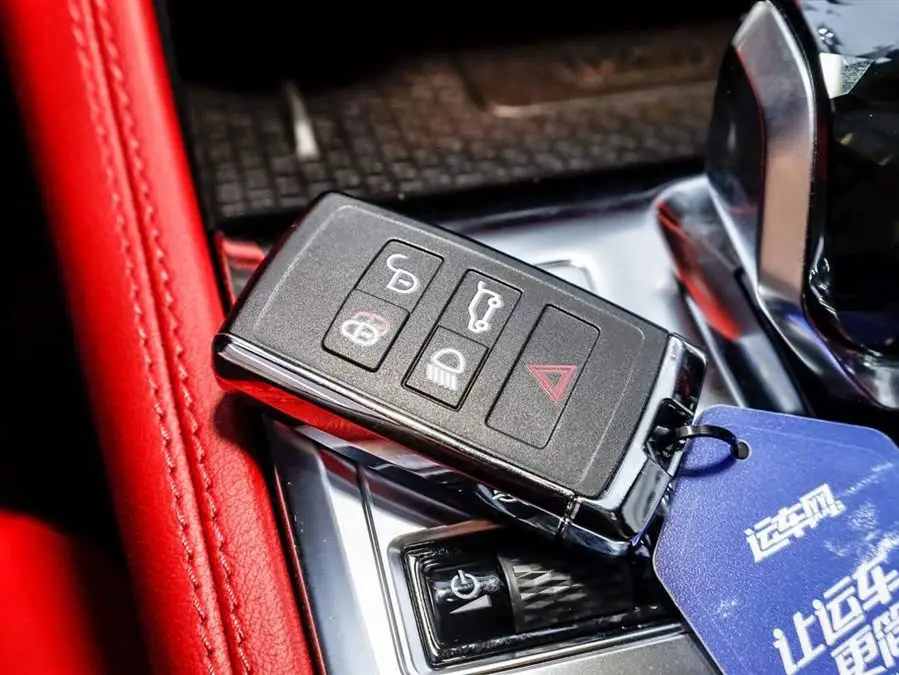 Jaguar F-PACE 2024 P250 R-Dynamic SE