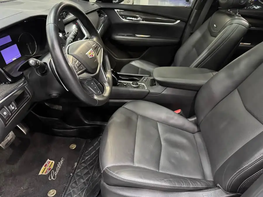 كاديلاك XT5 2022 2.0T دفع رباعي فئة متميزة