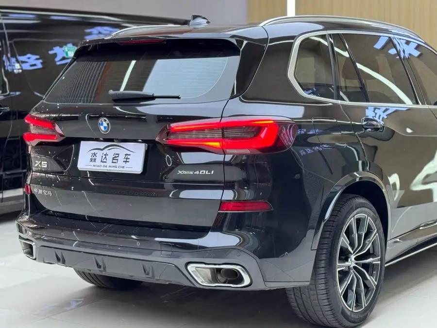 بي إم دبليو X5 2022 xDrive 30Li حزمة M الرياضية الحصرية