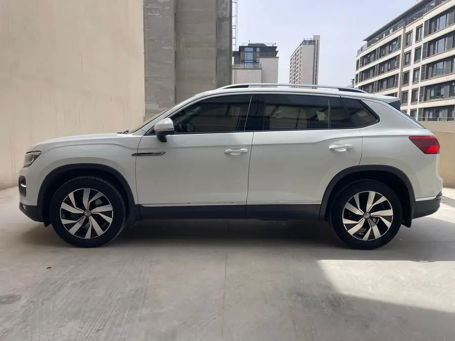 تيرون 2020 330 TSI إصدار الفخامة الذكية ذات الدفع الثنائي