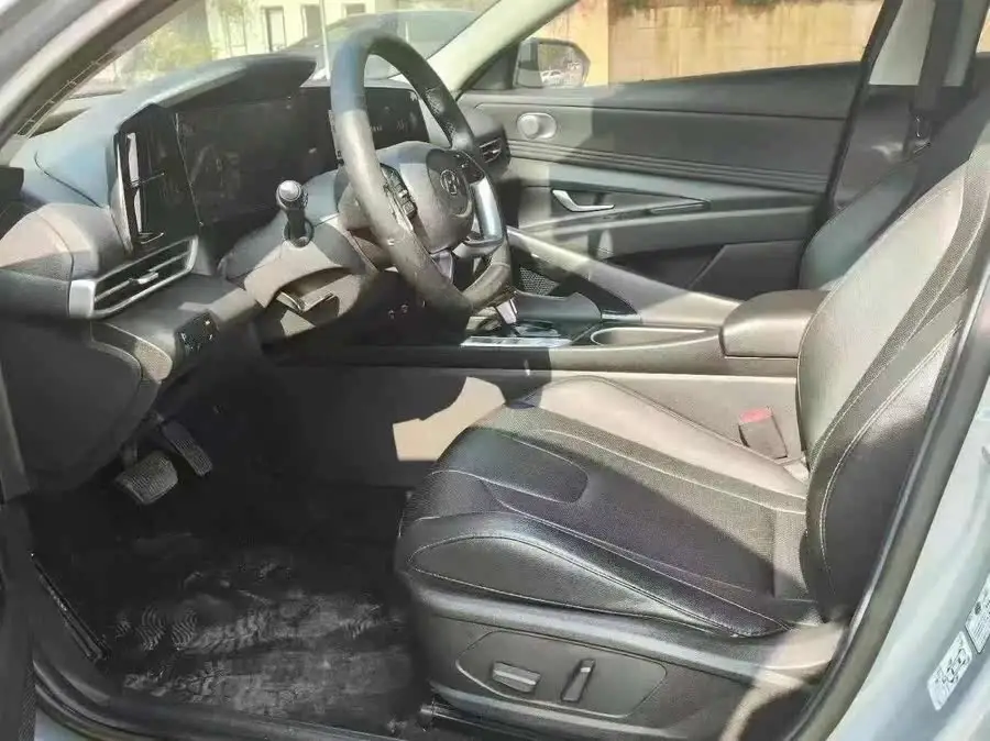 إيلانtra 2022 1.5L CVT LUX النسخة المميزة