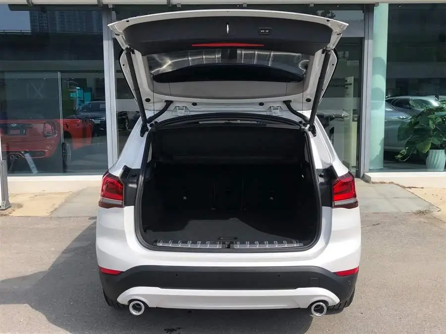 بي إم دبليو X1 2022 sDrive25Li النسخة الرائدة